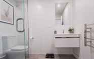 Toilet Kamar 7 Brand New Lux 2 Bedroom Apartment