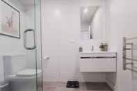 Toilet Kamar Brand New Lux 2 Bedroom Apartment