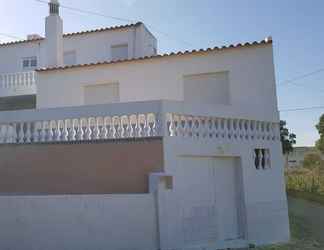 Exterior 2 Lagoa 5 bed house- Red Ba Accomm UK