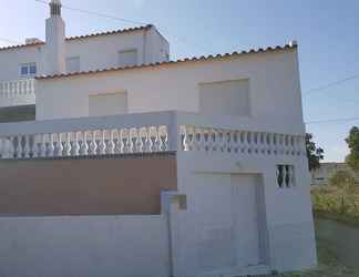 Exterior 2 Lagoa 5 bed house- Red Ba Accomm UK