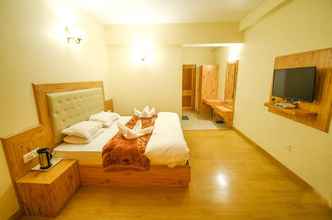 Bedroom 4 Goroomgo New Ambika Mall Road Manali