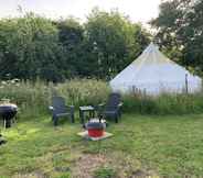 Ruang Umum 7 Stunning 1-bed Star Gazing Bell Tent Loughborough