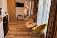 Common Space Brit Hotel Paris Orly