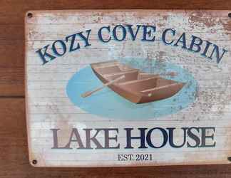 Bangunan 2 Kozy Cove Cabin - 1 Block to Lake Boat Launch - Covered Boat Parking - Lake Fun