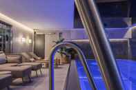 Swimming Pool Adina Apartment Hotel Wiesbaden