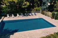 Swimming Pool Auberge du Redier