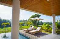 Swimming Pool Rapuan Cili Villa by Ilys Collection