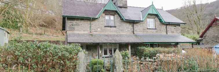 Bangunan Lovely 2-bed Cottage in Blaenau Ffestiniog