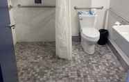 Toilet Kamar 2 Bandon Inn