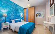 Bedroom 7 Modern 2-bed House in the City Centre Fira