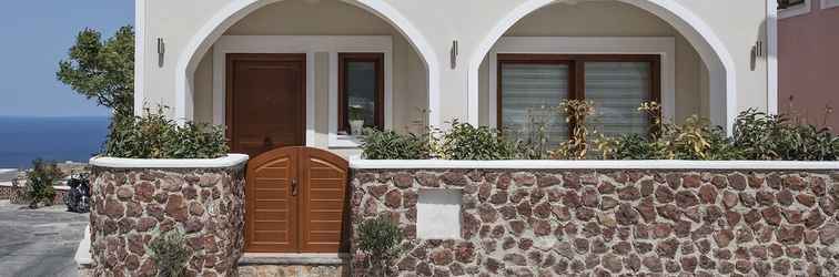 Exterior Modern 2-bed House in the City Centre Fira