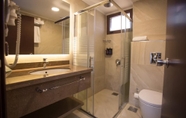 In-room Bathroom 5 Bebatroun Beach Hotel