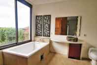 In-room Bathroom Villa Himala Bali