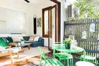 Common Space Historic 1890s House With Terraced Backyard Deck