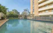 Kolam Renang 6 Bright and Sunny Studio Apartment