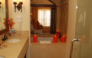 Toilet Kamar 7 Beautiful Ocean View Studios At Cabo San Lucas