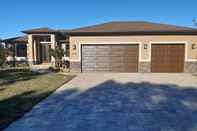 Exterior Stunning Brand NEW 3 bed Home Fabulous Pool Overlooking River