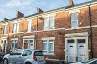 Exterior Lovely and Comfortable 3 Bed Flat Tamworth