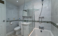 In-room Bathroom 7 Modern 4 Bedroom House - Free Parking Netflix by WHA for Contractors Relocation Business Travel