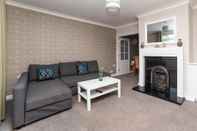 Common Space Gorgeous Modern 4 Bedroom House - Free Parking and Netflix by WHA for Contractors Relocation