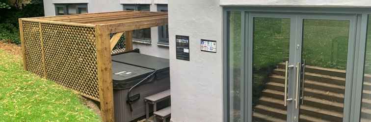 Exterior The Headingley House Leeds - Hot Tub - Sleeps Up To 12 - EV Charging