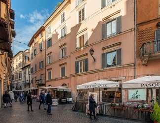 Exterior 2 Pasquino Apartment - Navona Square