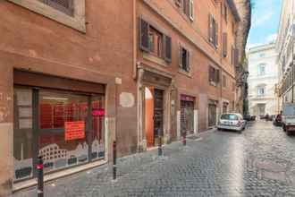 Bangunan 4 Chiara in Pantheon Apartment With Terrace