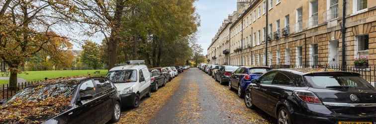 Exterior Spacious Light-filled Period Apartment - Central Bath