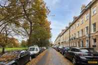 Exterior Spacious Light-filled Period Apartment - Central Bath