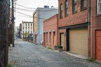 Exterior 4 Huge Stylish 3 BR Loft Cobblestone St Next to NYC