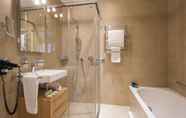 Toilet Kamar 2 Chalet Shalimar Apartment Furi