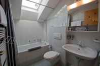 Toilet Kamar Haus Dent Blanche Apartment Monta Rosa