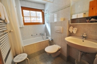 Phòng tắm bên trong Haus Dent Blanche Apartment Pollux