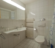 In-room Bathroom 2 Haus Bahnhofbuffet Apartment Riffelhorn