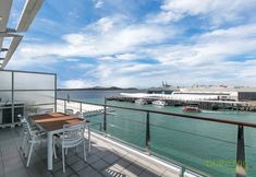 Others 3 QV Spacious Waterfront with Carpark -962