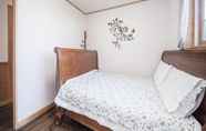 Bedroom 4 Taean Seip Clover Pension