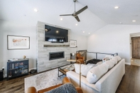 ล็อบบี้ Modern-mountain Townhome Perfect Spot for Your Next ski Luxury Getaway