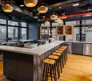 Bar, Kafe dan Lounge 2 Placemakr Wall Street