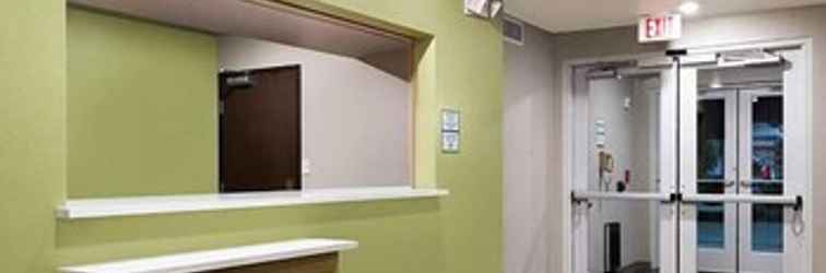 Lobi Woodspring Suites Philadelphia Northeast