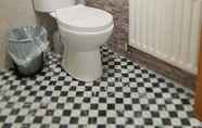 Toilet Kamar 4 The Musical Ceol Cottage 1-bedroom - Sleeps Four