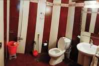 ห้องน้ำภายในห้อง Hotel Demanchi Naran