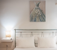 Bilik Tidur 6 Athens Bright Suite by Cloudkeys