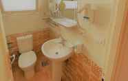 Toilet Kamar 2 Madinaty Lodge By Travelholic