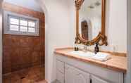 In-room Bathroom 4 Estrella Secluded 7 Acre Vineyard Estate w Pool Hot Tub