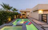 Hồ bơi 5 Classic Modern La Quinta Home Mins to Coachella w Pool By Avantstay