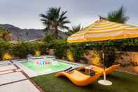 Hồ bơi Classic Modern La Quinta Home Mins to Coachella w Pool By Avantstay