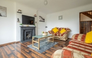 Common Space 2 4-bed Detached, Pet Friendly House in Nelson