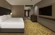 Bilik Tidur 3 Hilton Bengaluru Embassy Manyata Business Park