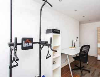 Kamar Tidur 2 Energised Apartment With Gym in Brent Park