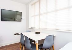 Others 6 Energised Apartment With Gym in Brent Park